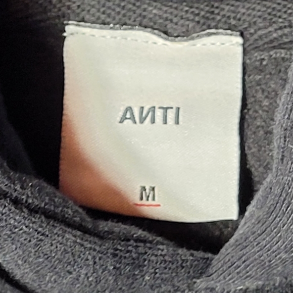 ANTI preme-ium SU hoodie - Picture 3 of 3